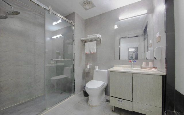 Shell Wuxi Huishan DistrictWanda Plaza Yanqiao Subway Station Hotel