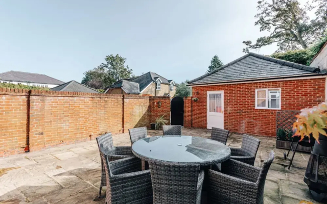 Olive Tale - From 225 Per Night