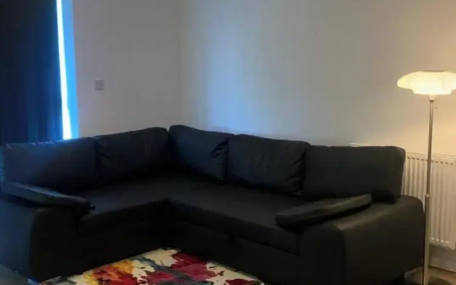 1 Bed Flat- Direct Links to Central London