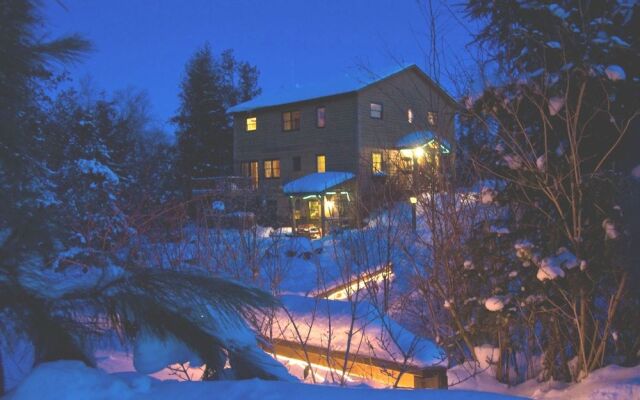 Poplar Creek Guesthouse Bed & Breakfast