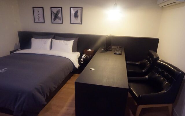 Louis Hotel