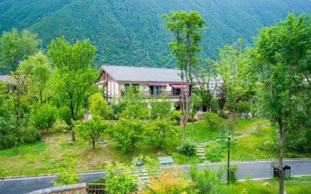 Gongga cliff Hot Spring Hotel