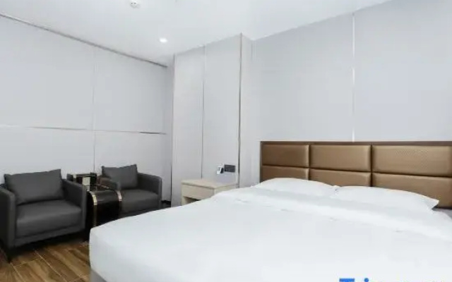 Xinlong Hotel (Trade City High-Speed Railway Station)