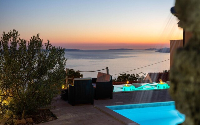 Stunning Home in Podstrana With Wifi and 3 Bedrooms