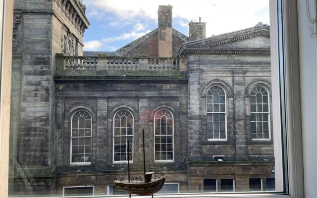Rose Apartment 2-bed Town Centre Apartment in Ayr