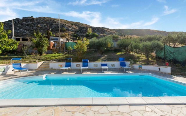 Attractive Apartment in Realmonte with Shared Swimming Pool