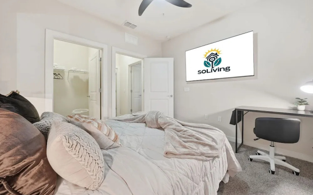 Stylish 2BR w Pool Pet-friendly Unit 13