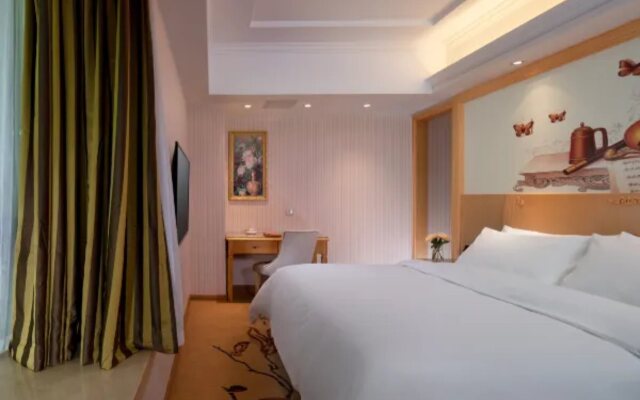 Vienna Hotel (Ledong Gongyuan)