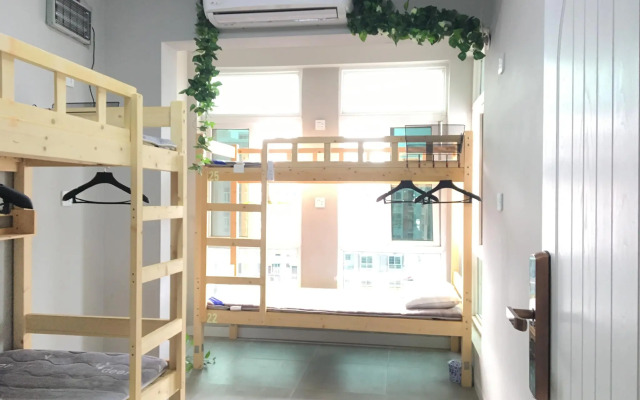 Music Bar International Youth Apartment Beihai