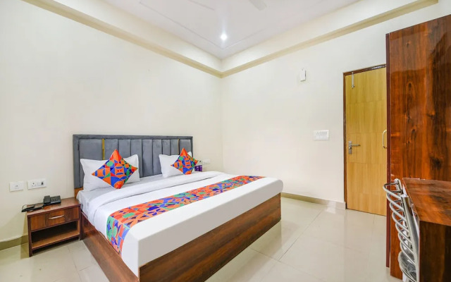 Fabhotel Palm Paradise