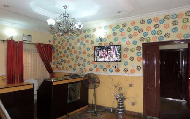 Maxton Suites