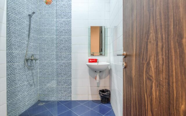 RedDoorz near Surabaya Zoo