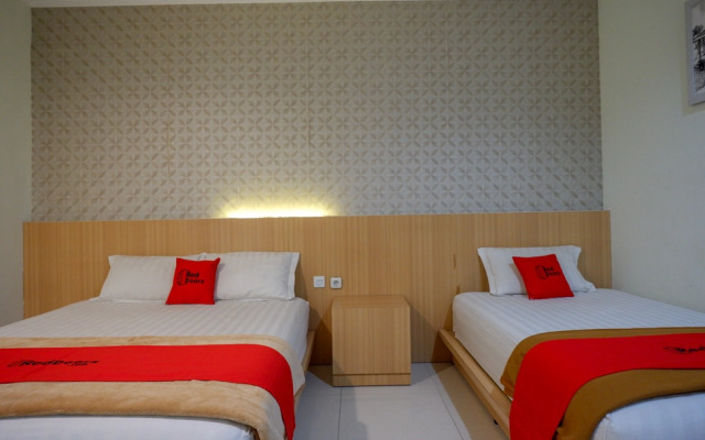 Family Budget Hotels F77 by Reddoorz