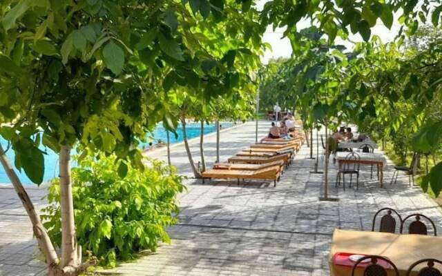 Green Apple Hotel