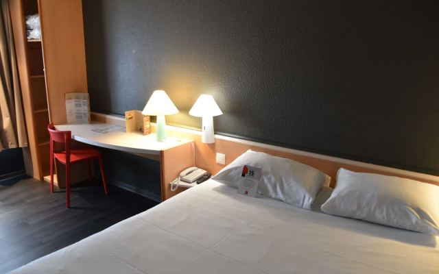 ibis Rochefort