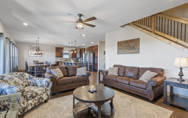 Lakefront Haven 9 Bedroom Home by RedAwning