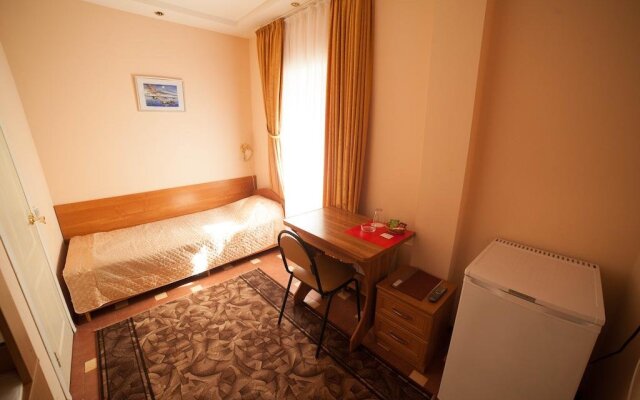 Oazis, Otel'