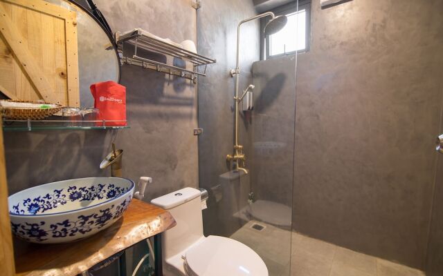 Tropical Forest Hostel & Apartments