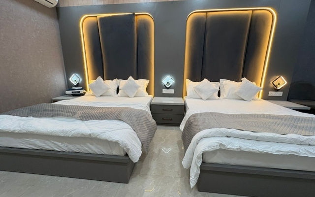 Hotel R J Heights