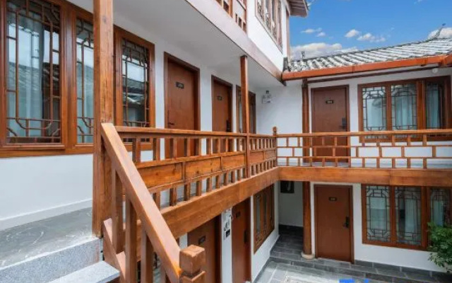 Zhenxue 360-Degree Snow Mountain Panoramic Courtyard (The Old Town of Lijiang Zhongyi Market) – Exterior – Lijiang