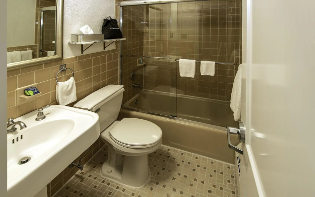 Holland Hotel Free Parking Jersey City