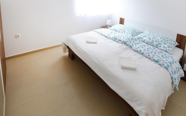 Beautiful Apartment in Sukosan With Wifi and 2 Bedrooms