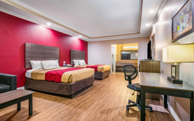 Econo Lodge Inn & Suites Memphis area
