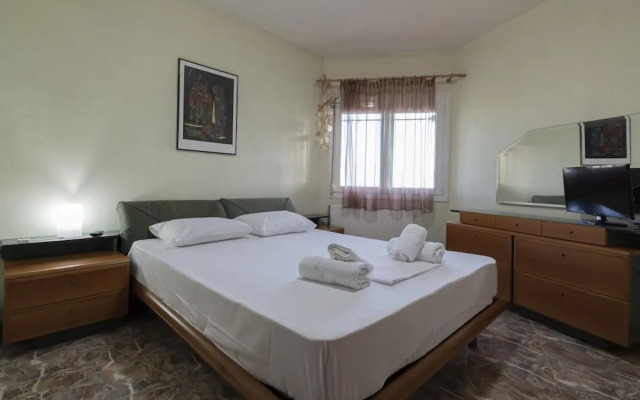 Tania's Seafront Villa by Rentalspro