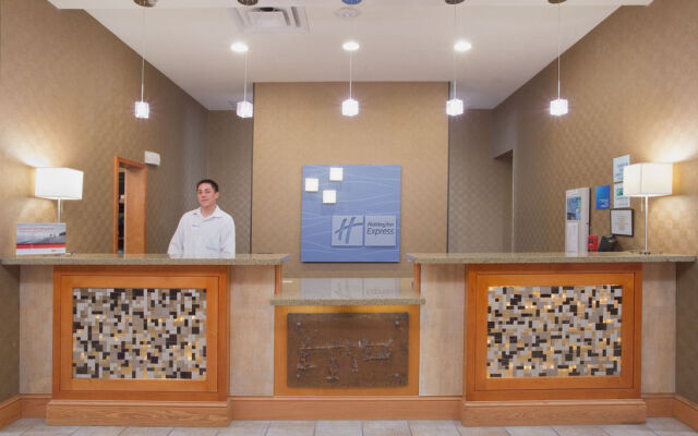 Holiday Inn Express Hotel & Suites Truth