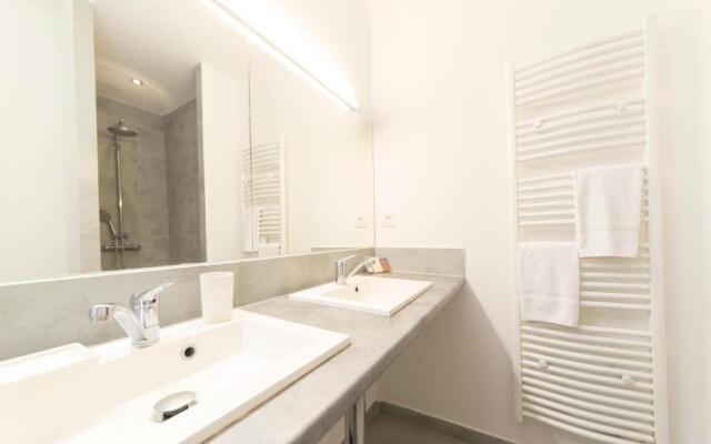 T3 Appartement HYPERCENTRE PROCHE COMMERCE- PARKING - 2 Chambres Wifi Gratuit