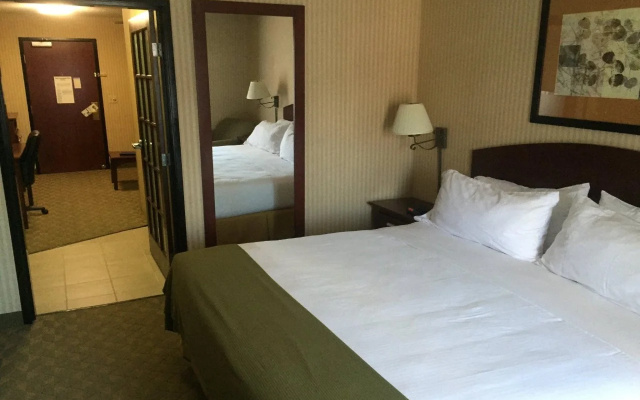 Holiday Inn Express Hotel & Suites LANSING-LEAVENWORTH