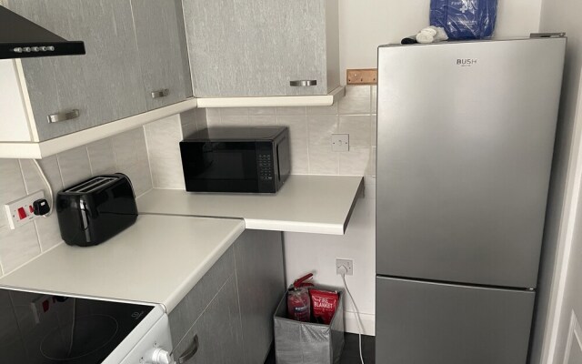 3-bed House in Stoke-on-trent Free Sky Free Wifi