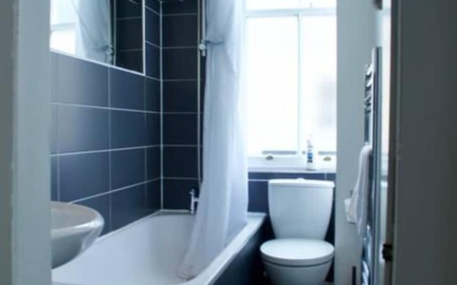 2 Bedroom Flat Near Edinburgh City Centre