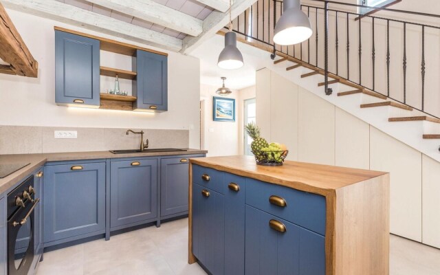 Stunning Home in Jurdani With Wifi and 2 Bedrooms