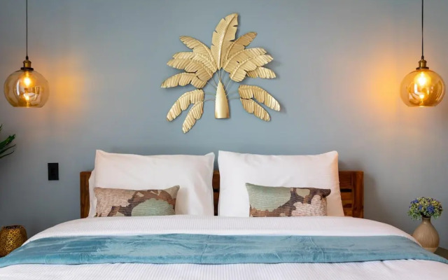 Palm Jumeirah Luxury w Private Beach Atlantis View
