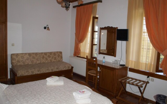 Heliodora Luxury Triple Room 4