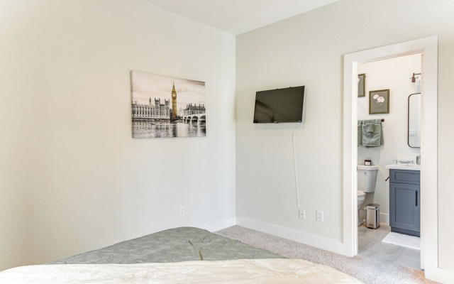 Explore Houston! Pet-friendly Home Near Downtown