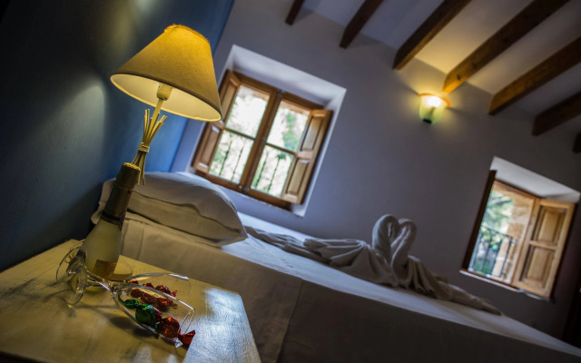 Petit Hotel Hostatgeria La Victoria