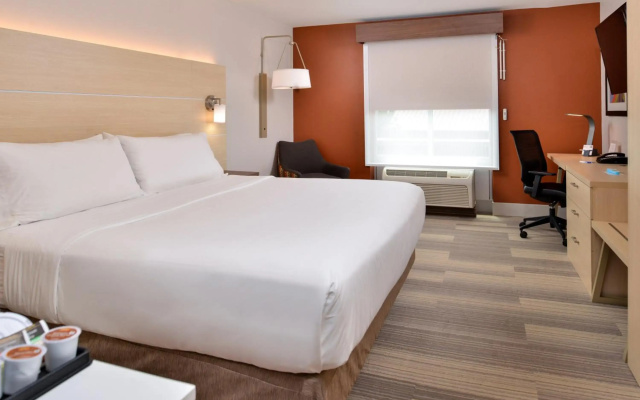 Holiday Inn Express & Suites Cincinnati - Mason by IHG