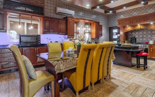 Cheerful 5-Bedroom Villa with Pool