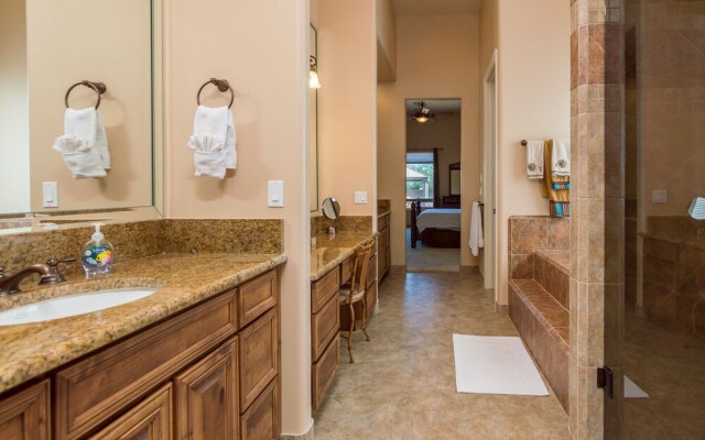 Casa Vista 4 Bedroom Home by RedAwning