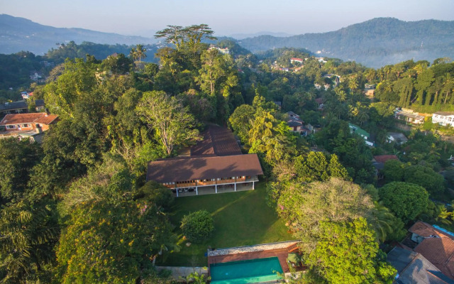 Kings Pavilion Hotel