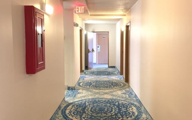 Freeway Inn
