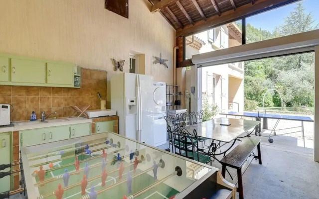 Superb House With Pool Near the Luberon