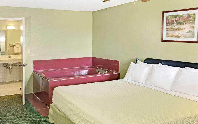 Days Inn by Wyndham El Campo TX