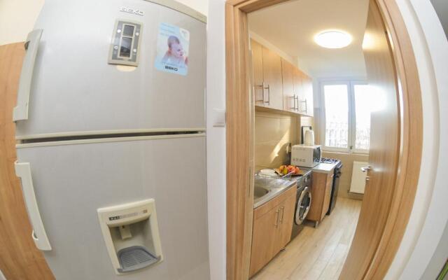 Ultracentral University Apartment
