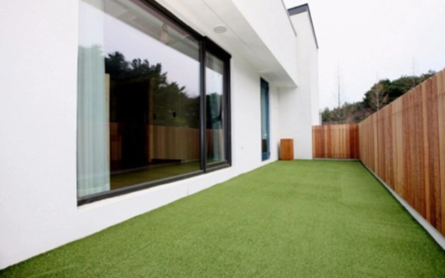 Yangyang Yachtrang Club House Pension