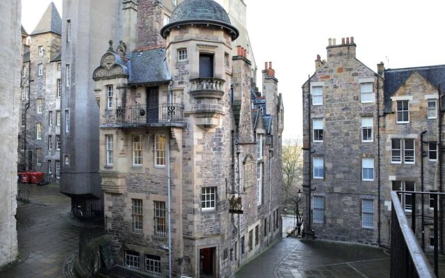 Royal Mile Tower Apartment