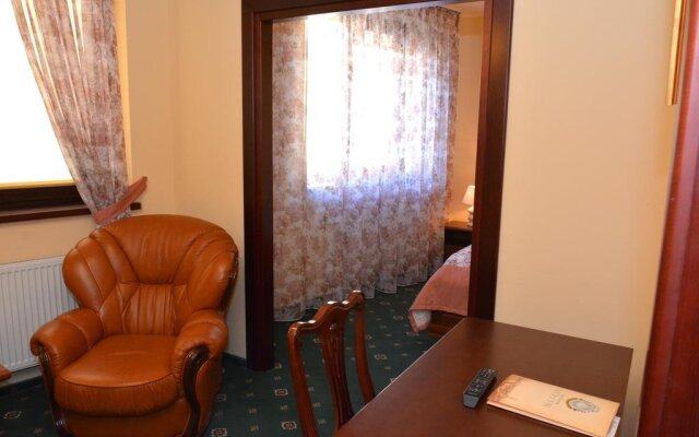 Atrium Hotel