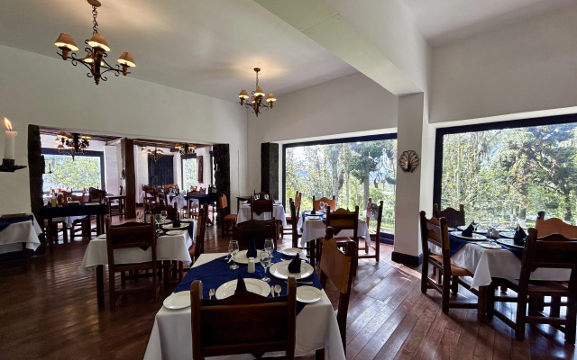 Hosteria Hacienda Pinsaqui